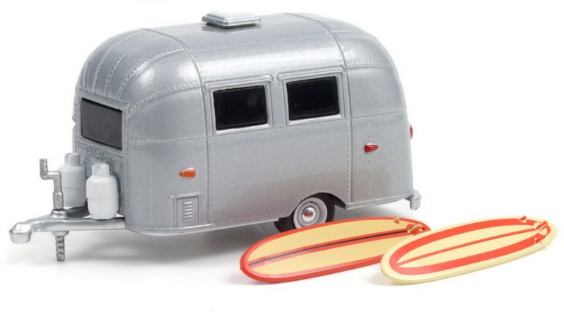 AIRSTREAM 16` Bambi with Surfboards - silver - Greenlight 1:64