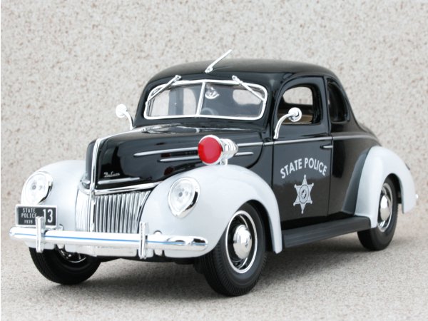 FORD DeLuxe - 1939 - US Police - Maisto 1:18