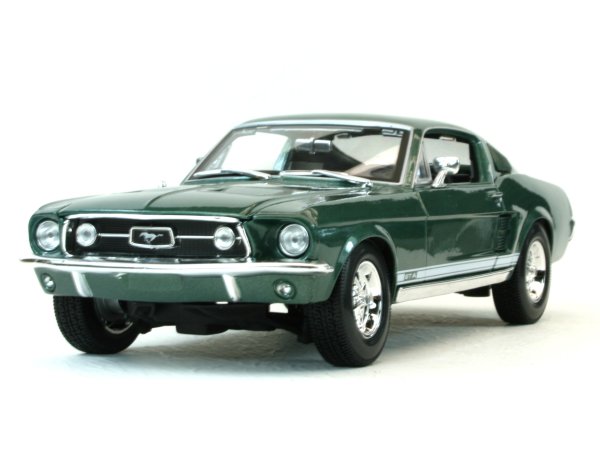 FORD Mustang GTA Fastback - 1967 - greenmetallic - Maisto 1:18