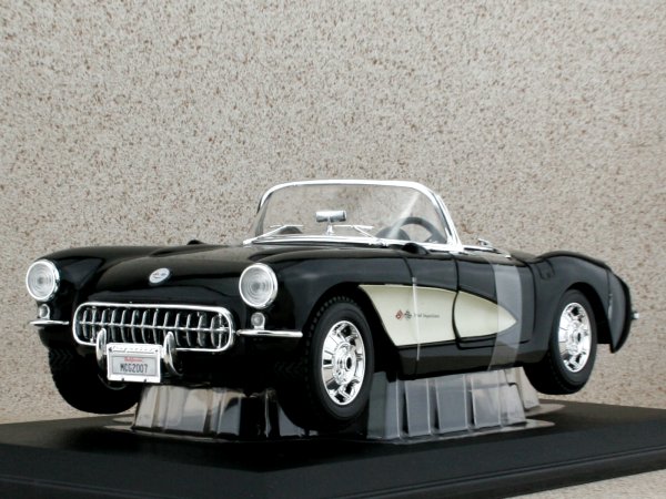 CHEVROLET Corvette - 1957 - black - Maisto 1:18