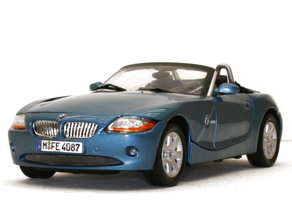 BMW Z4 - bluemetallic - MotorMax 1:18