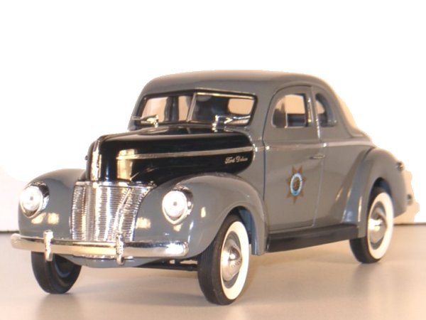 FORD Coupe - 1940 - Highway Patrol - Universal Hobbies 1:18