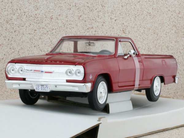 CHEVROLET El Camino - 1965 - redmetallic - Maisto 1:25