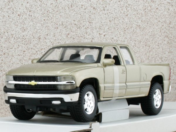 CHEVROLET Silverado - goldmetallic - Maisto 1:27