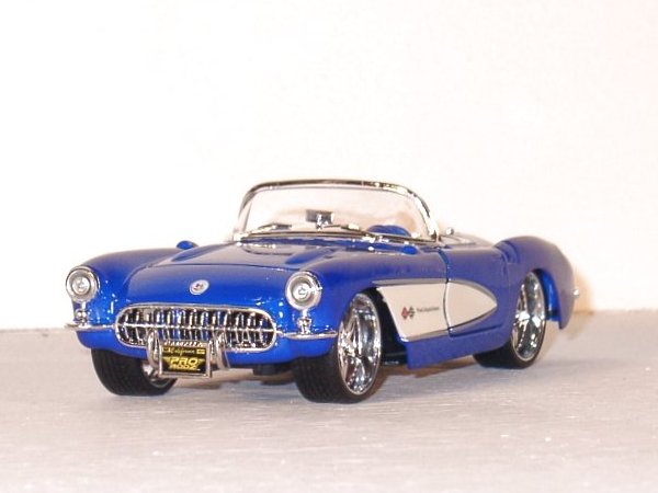 CHEVROLET Corvette - 1957 - blue - Maisto 1:24