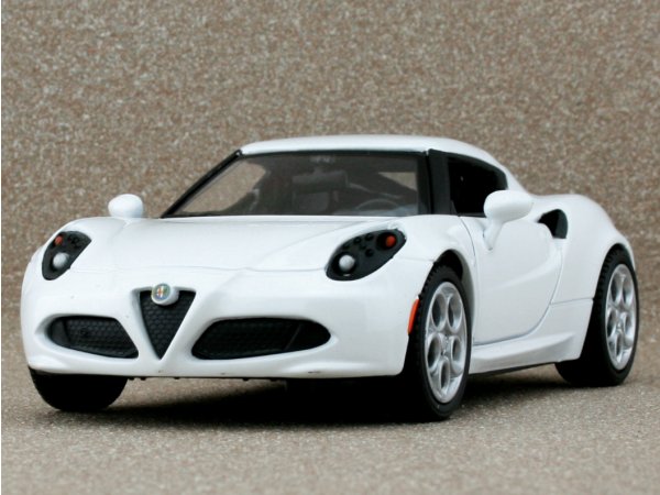 ALFA ROMEO 4C - white - MotorMax 1:24