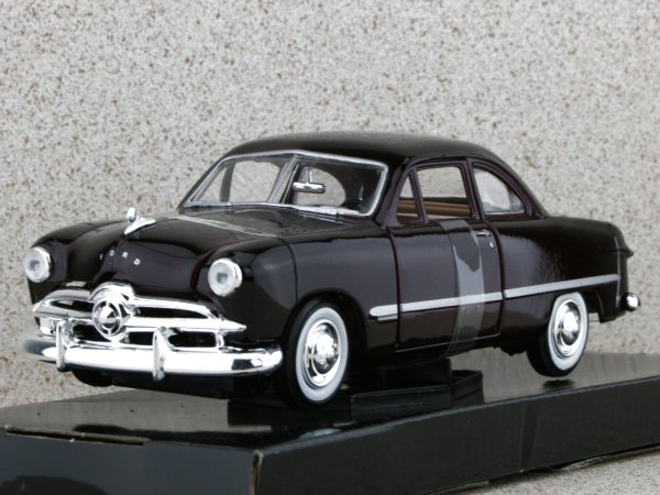 FORD Coupe - 1949 - darkredmetallic - MotorMax 1:24