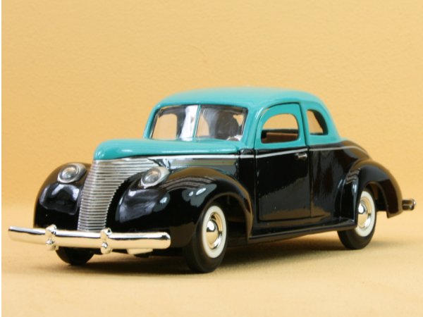 FORD Custom - 1940 - black / turquoise - MotorMax 1:24