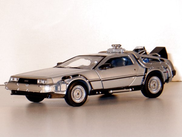 DMC DeLorean LK Coupe - Back to Future II - WELLY 1:24
