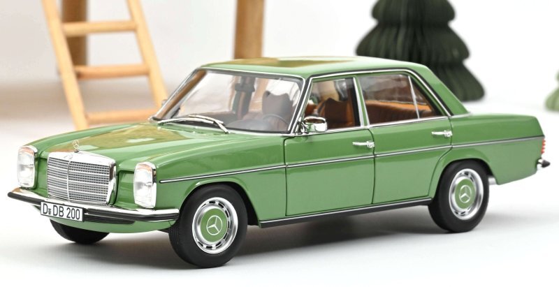 MB Mercedes Benz 200 - 1973 - green - Norev 1:18