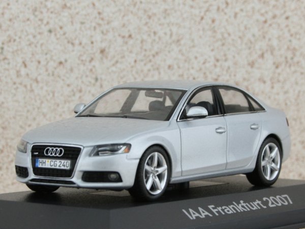 AUDI A4 3.2 Quattro - IAA 2007 - Icesilver - Minichamps 1:43