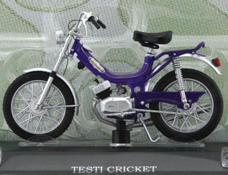 TESTI Cricket - purple - Atlas 1:18