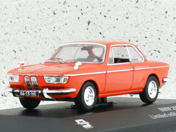 BMW 2000 CS - 1966 - orange - Triple9 1:43