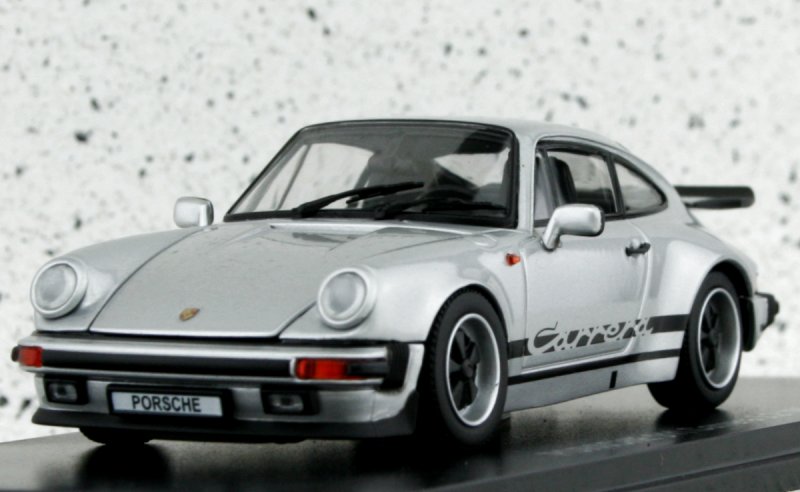 PORSCHE 911 Carrera 3.2 - 1984 - silver - Kyosho 1:43