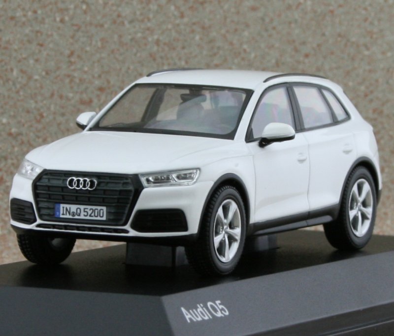 AUDI Q5 - white - AUDI Dealer 1:43