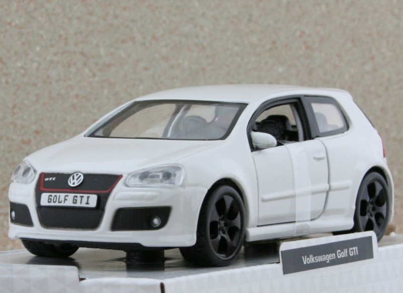 VW Volkswagen Golf GTI - white - Bburago 1:32