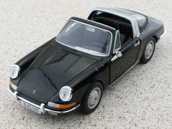 PORSCHE 911 Targa - black - Bburago 1:32