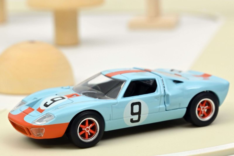 FORD GT40 #9 - 1968 - gulf blue - Norev 1:43