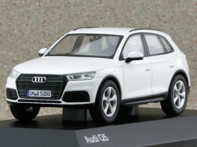 AUDI Q5 - 2016 - Ibis white - AUDI Dealer 1:43