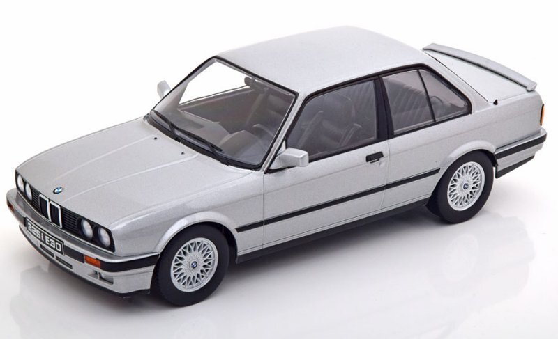 BMW 325i - M Paket 1 - 1987 - silver - KK 1:18